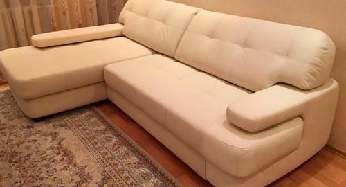 Обивка углового дивана.  Нахимовский проспект